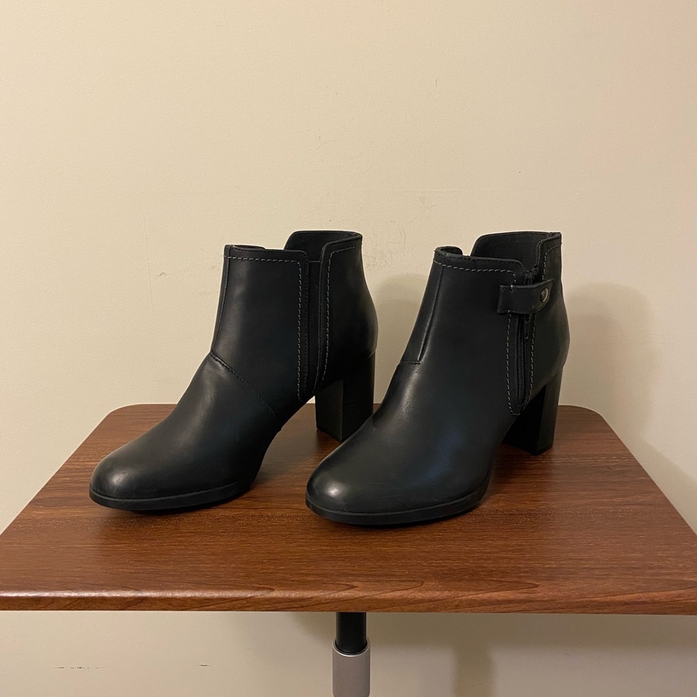 Clarks Collection Ultimate Comfort Black Ankle Boots – Block Heel